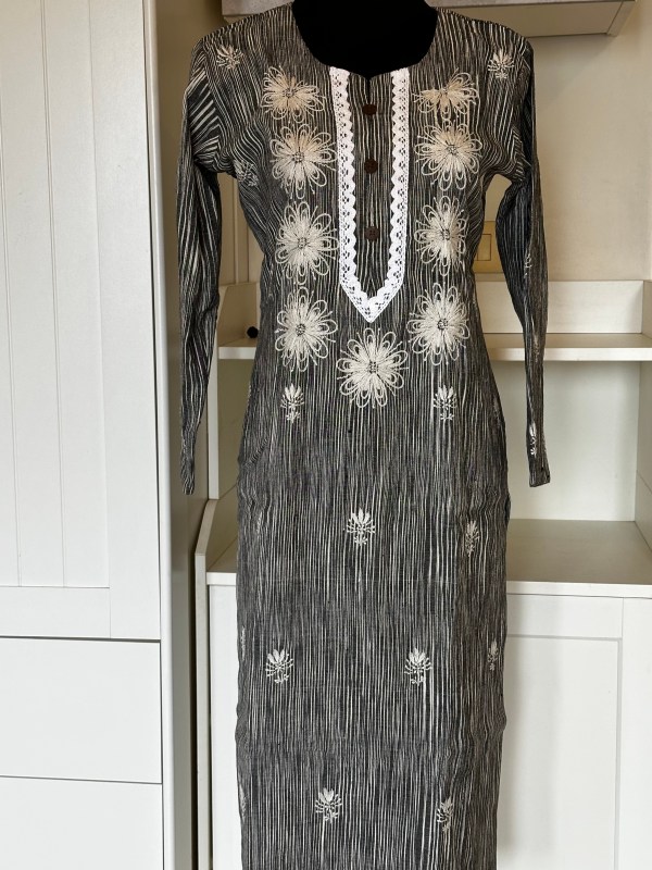 chikankari kurti-chikankari kurti on organic fabric-ready to wear chikankari kurti