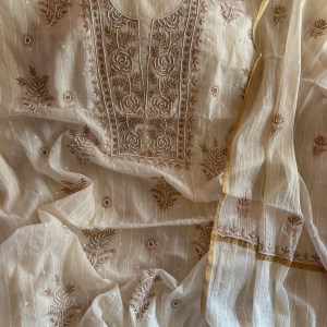 Off-white chanderi mulmul chikankari kurta dupatta set with pearl work - Image 1