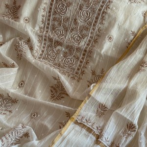 Off-white chanderi mulmul chikankari kurta dupatta set with pearl work - Image 2