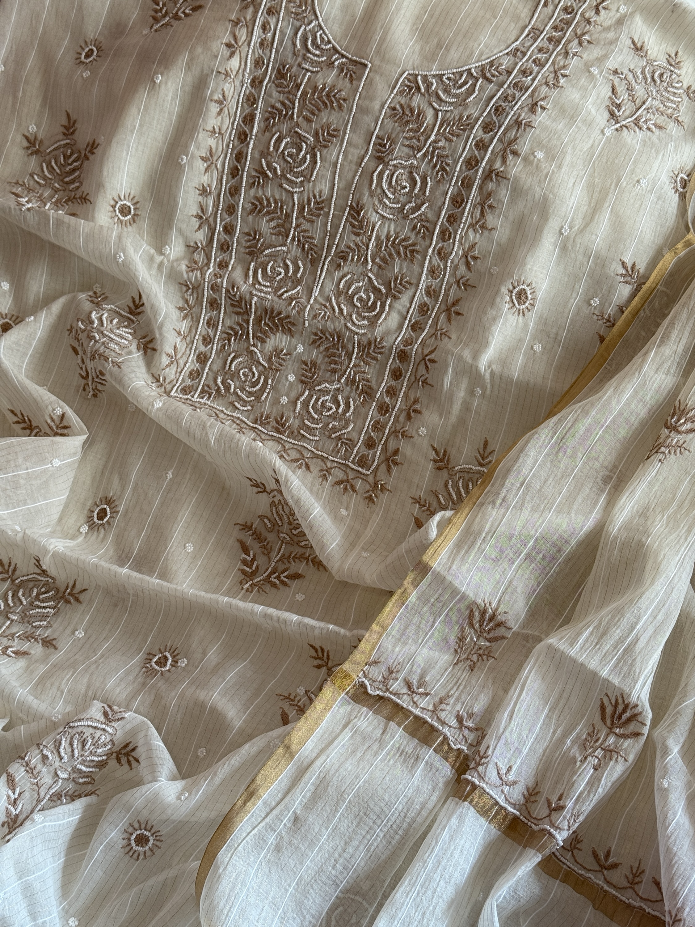 Off-white chanderi mulmul chikankari kurta dupatta set with pearl work - Image 2