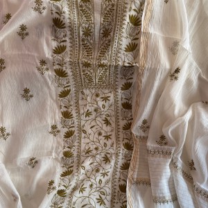 Off-white Maheshwari cotton Chikankari kurta dupatta set - Image 2