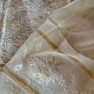 Off-white Chanderi unstitched Chikankari kurta dupatta set with appliqué work - Image 3