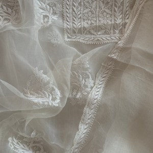 Off-white pure organza chikankari kurta dupatta set - Image 2