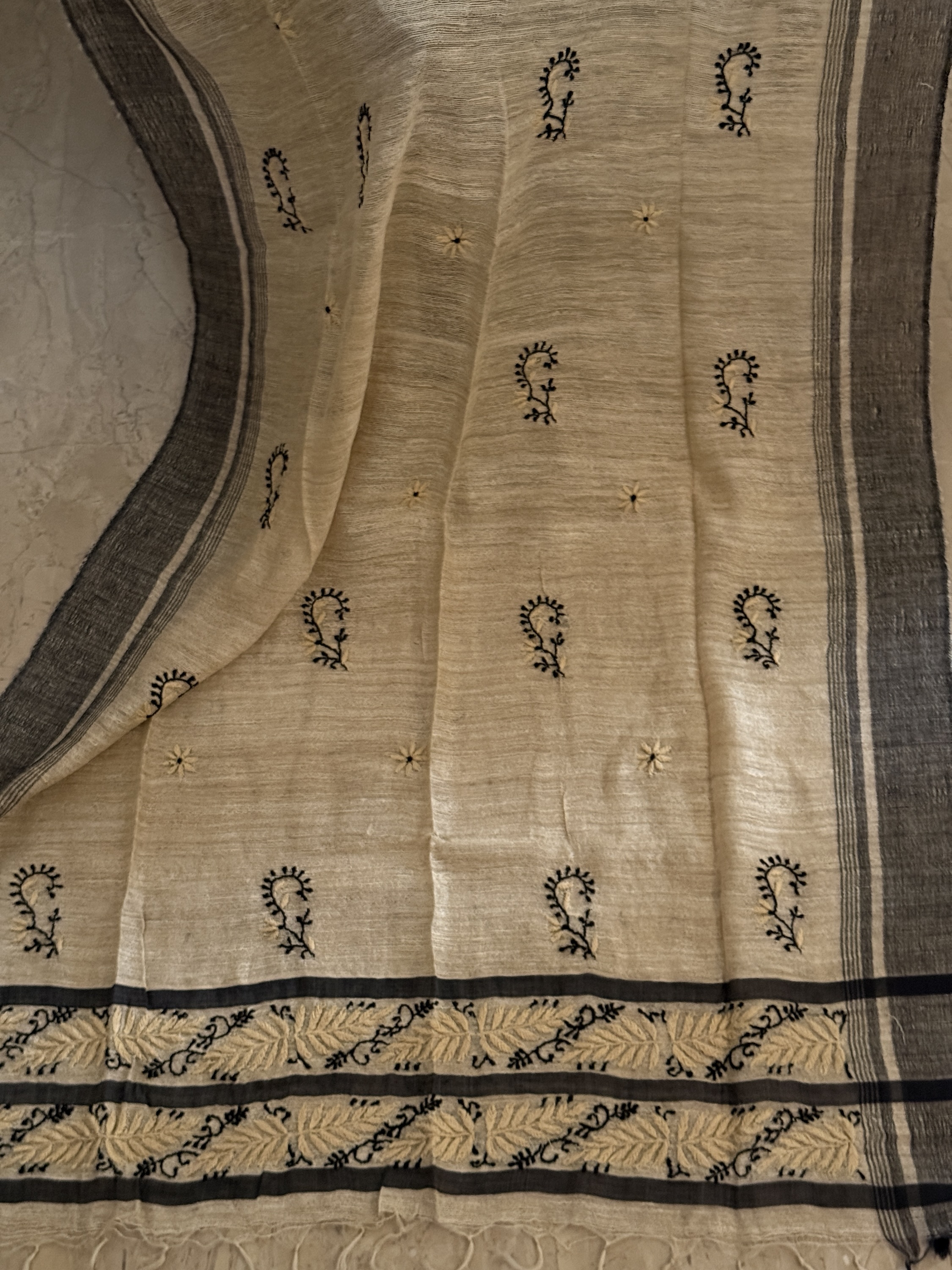 Beige Ghicha silk chikankari stole - Image 3