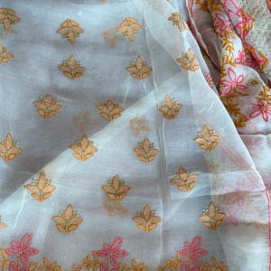 Off-white pure organza chikankari kurta dupatta set with peach & pink shadow & murri work - Image 3