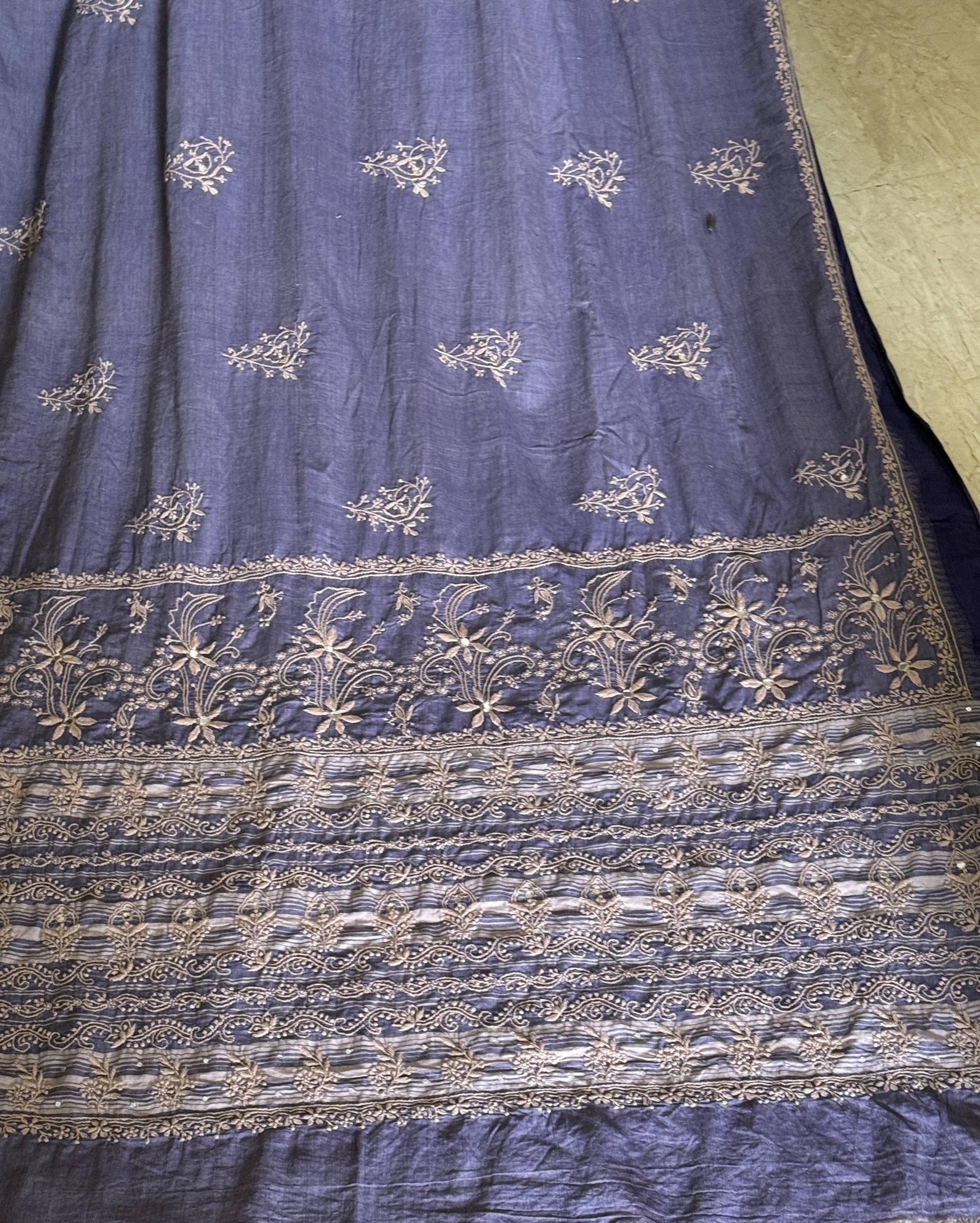 Dusty lavender pure cotton handloom Chikankari saree & blouse with temple border - Image 3