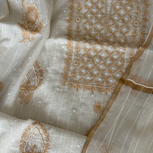 Off-white fawn Maheshwari mulmul chikankari kurta dupatta set with pearl work - Image 2