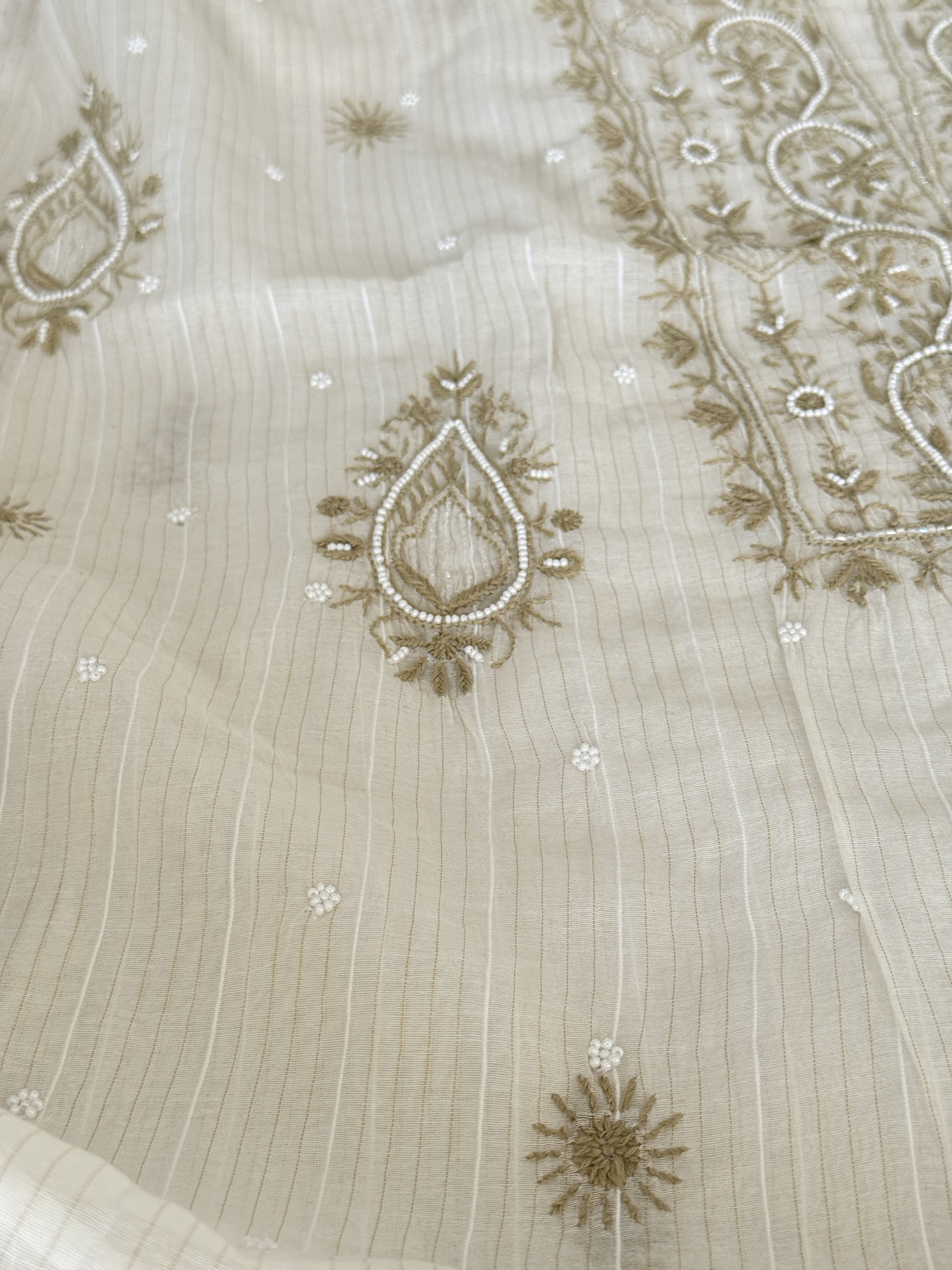 Off-white olive Maheshwari mulmul chikankari kurta dupatta set with pearl work - Image 3