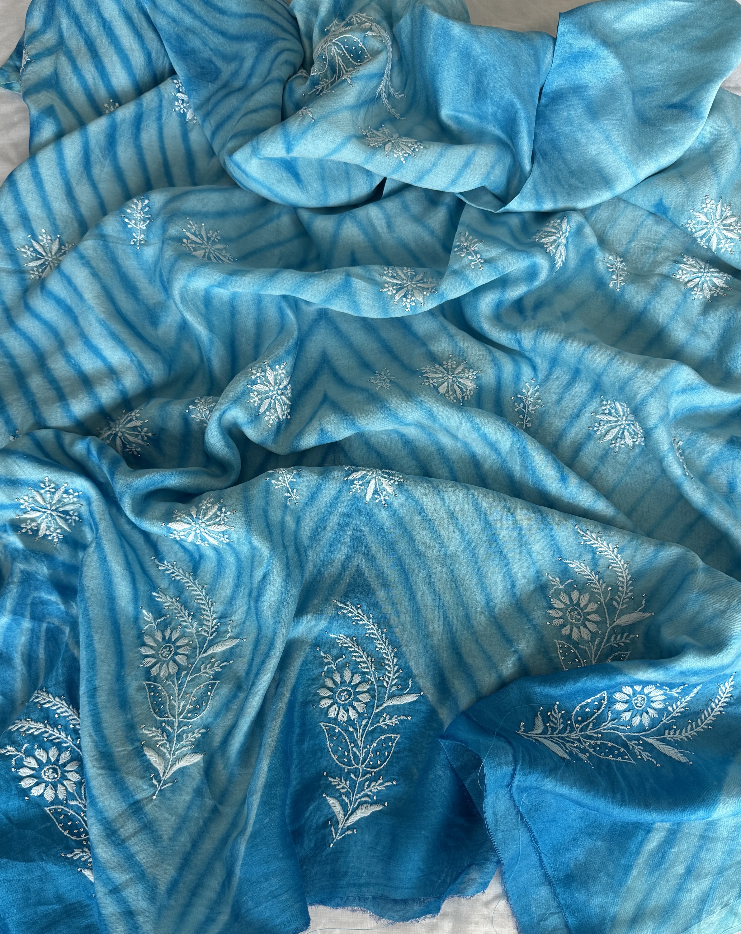Cyan chanderi ombré hand-tied leheriya chikankari kurta piece - Image 1